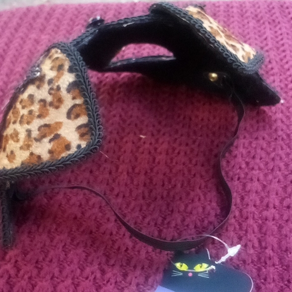 NWT "Claires" leopard face mask w/embellishments - Picture 3 of 5